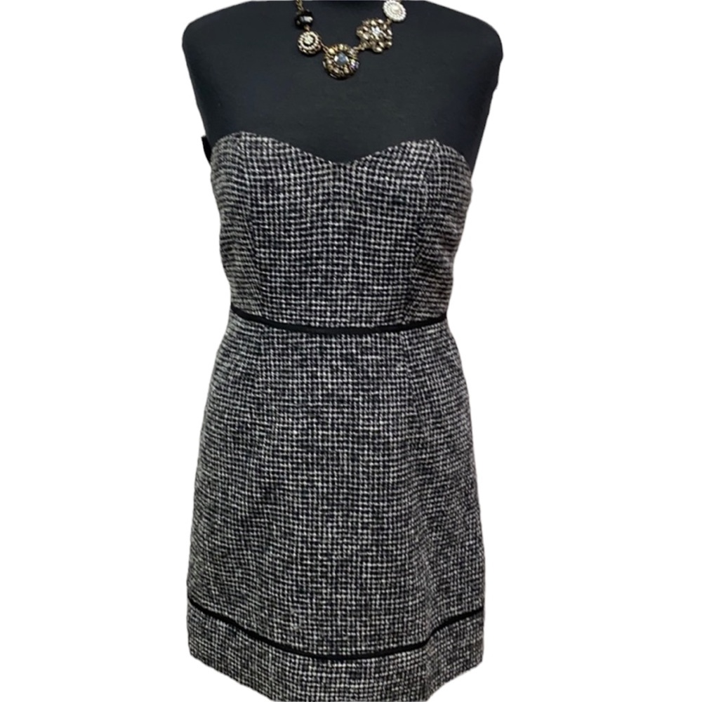 Kimchi Blue Sweetheart Neckline Dress